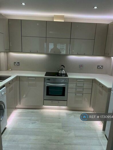 2 Bedroom Flat To Rent In Churchill Way, Cardiff, CF10