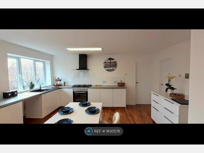 3 Bedroom Flat To Rent In Tanhouse Lane, Wokingham, RG41