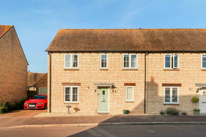 2 Bedroom Semi-Detached House For Sale In Bradwell Village, Oxfordshire, OX18