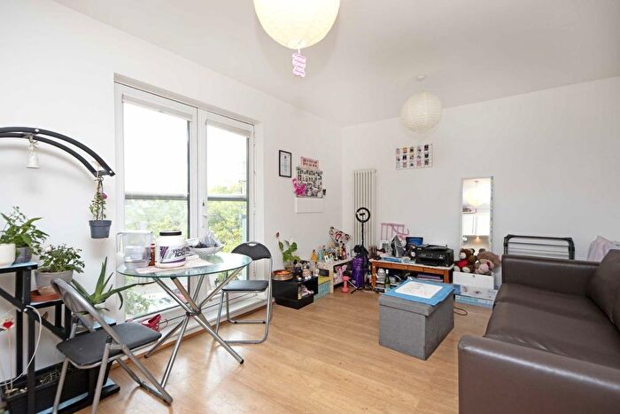 1 Bedroom Flat To Rent In Clocktower Mews, Hanwell, W7