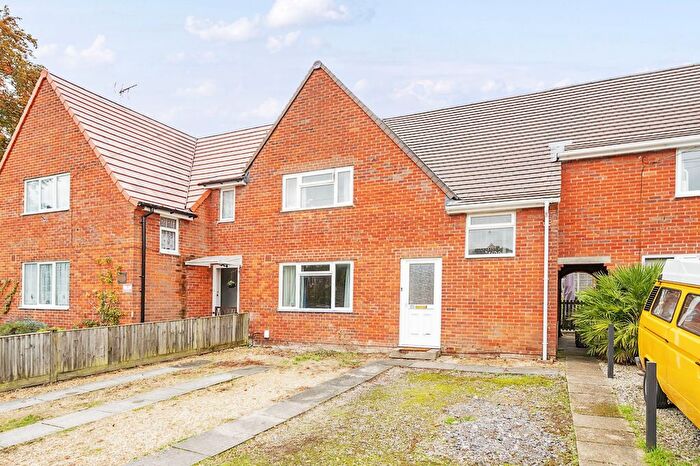 4 Bedroom Semi-Detached House To Rent In Kings Avenue, Winchester, SO22