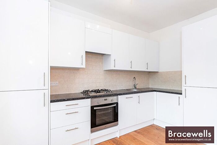 2 Bedroom Flat To Rent In Middle Lane, London, N8