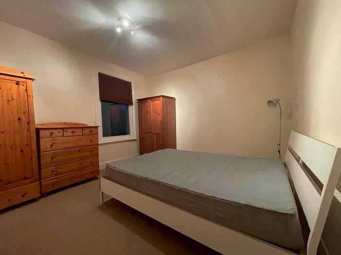 2 Bedroom Maisonette To Rent In Chigwell Road, London, E18