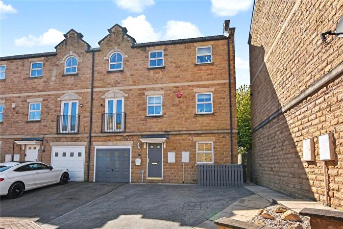 3 Bedroom End Of Terrace House For Sale In Narrowboat Wharf, Leeds, West Yorkshire, LS13