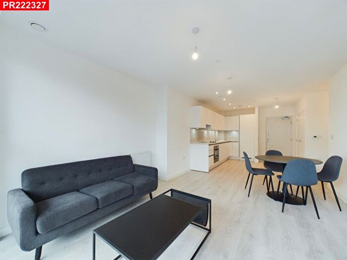 2 Bedroom Flat To Rent In East Acton Lane, London, W3