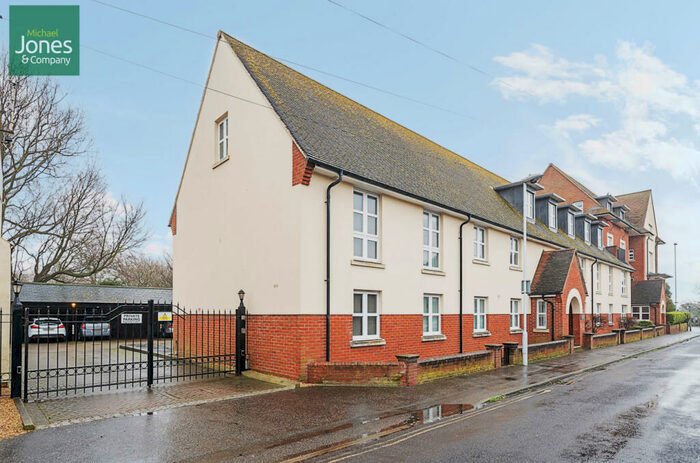 2 Bedroom Flat To Rent In Park Lodge, Park Road, Worthing, West Sussex, BN11