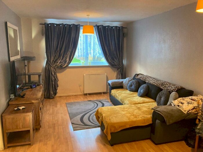 2 Bedroom Flat To Rent In Brendans Close, Hornchurch, RM11