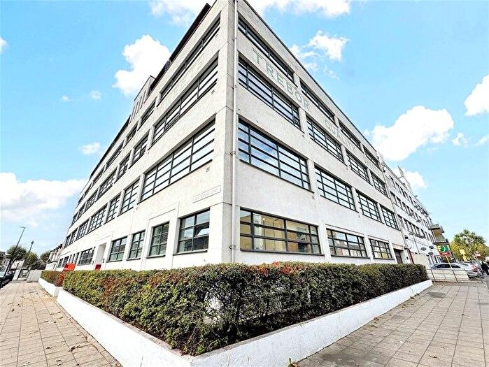 2 Bedroom Flat To Rent In Bridgepoint Lofts, Forest Gate, E7