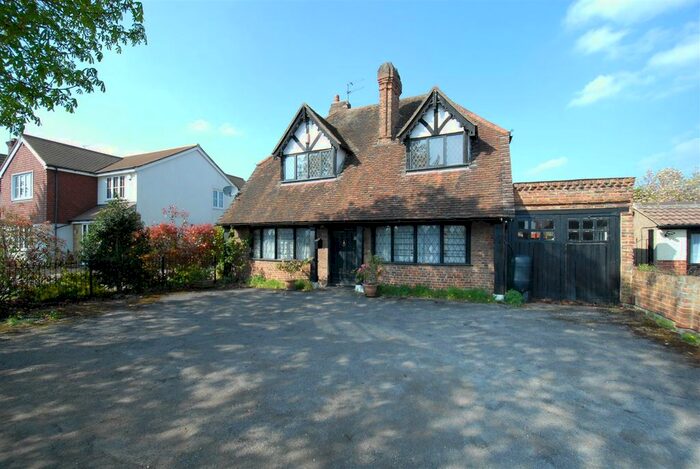 3 Bedroom Detached House To Rent In Bath Road, Taplow, Maidenhead, SL6