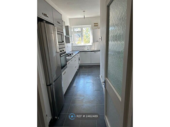 2 Bedroom Flat To Rent In Wendell Road, London, W12