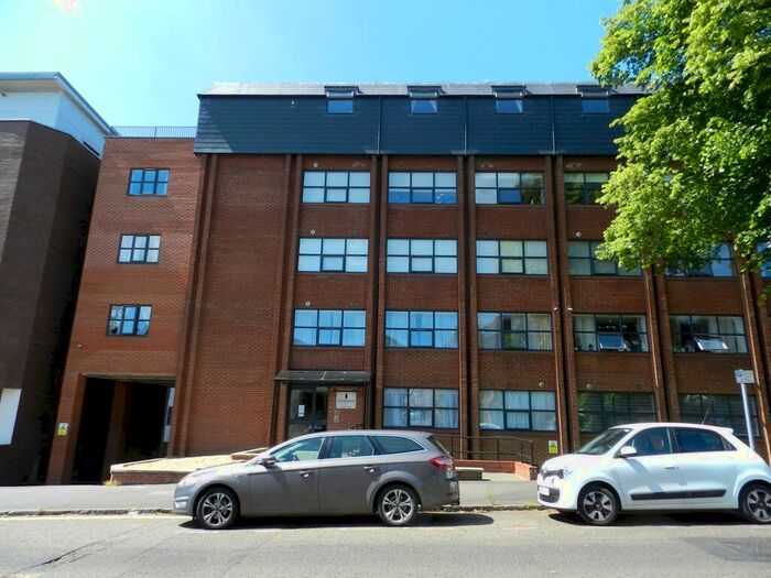 1 Bedroom Flat To Rent In Station Road, Kettering, Northamptonshire, NN15
