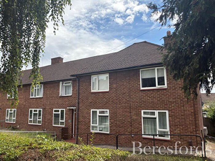 1 Bedroom Apartment For Sale In Dudley Road, Romford, RM3