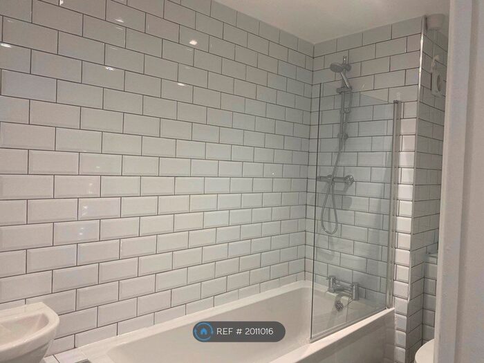 2 Bedroom Flat To Rent In Newton Park Court, Leeds, LS7