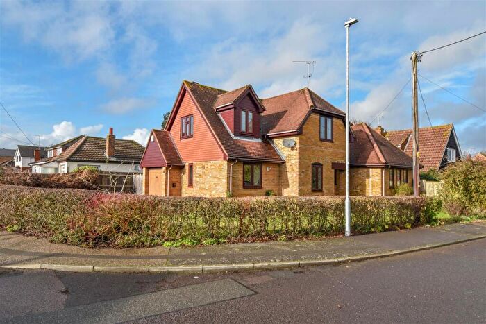 3 Bedroom Detached House For Sale In Peartree Lane, Doddinghurst, Brentwood, CM15