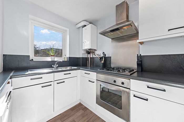 3 Bedroom Detached House For Sale In Epping Walk, Daventry, NN11