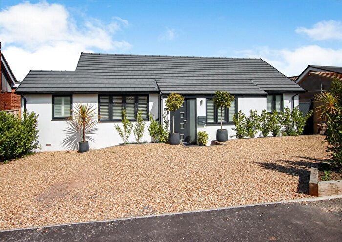 4 Bedroom Bungalow For Sale In Linden Way, Lymington, Hampshire, SO41