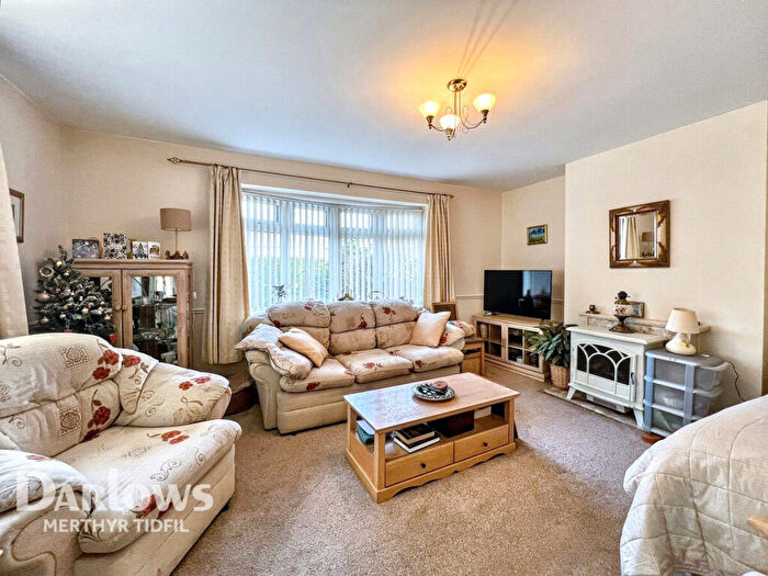 3 Bedroom Semi-Detached Bungalow For Sale In Derwent Drive, Aberdare, CF44