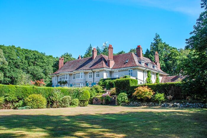 3 Bedroom Flat For Sale In Burley Road, Bransgore, Christchurch, BH23