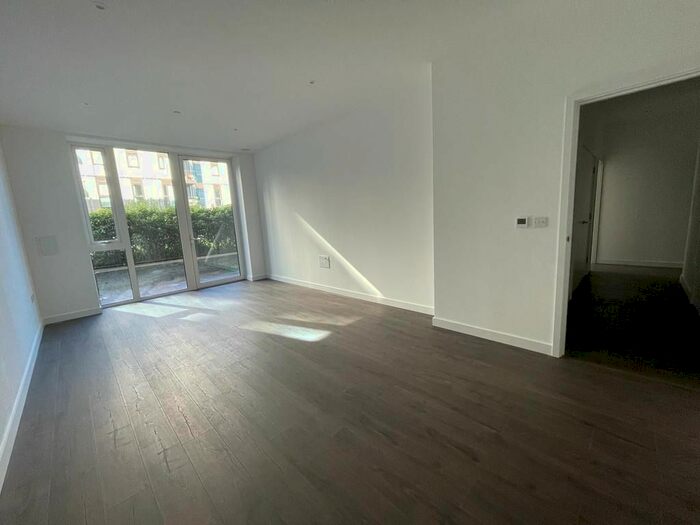 2 Bedroom Flat To Rent In Hartingtons Court, Coster Avenue, London, Greater London, N4