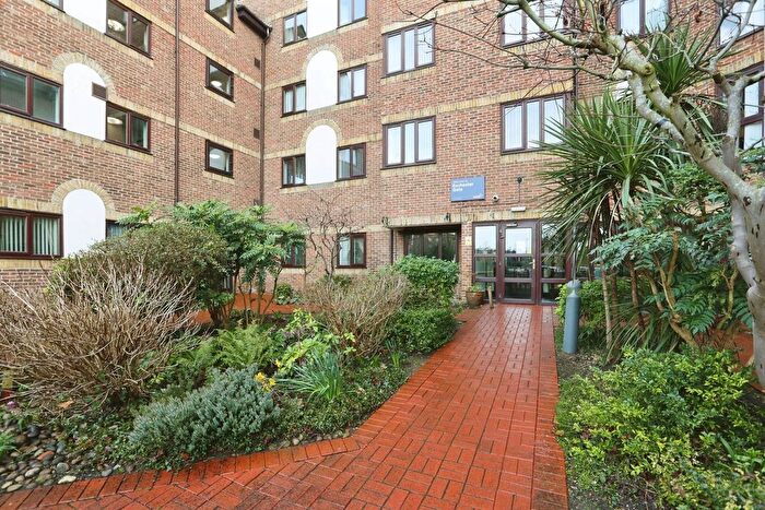 2 Bedroom Property For Sale In High Street, Rochester, ME1