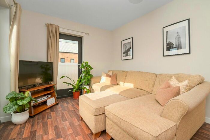 3 Bedroom Flat To Rent In Garvald Street, Liberton, Edinburgh, EH16
