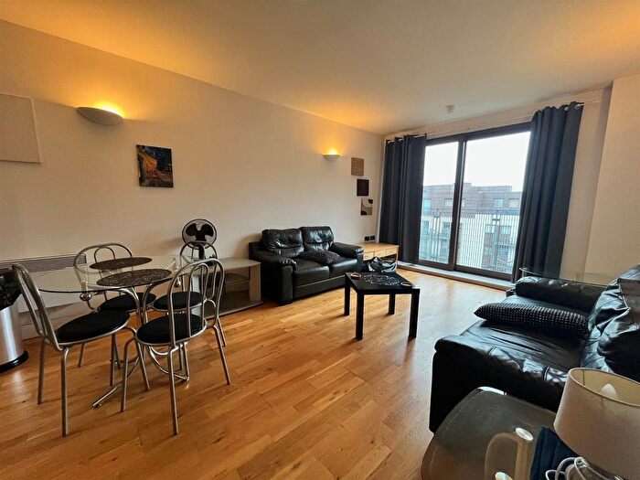 2 Bedroom Flat To Rent In Advent House, Isaac Way, Manchester, M4