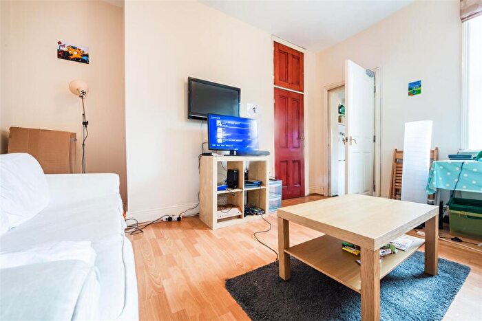 4 Bedroom Maisonette To Rent In Helmsley Road, Sandyford, NE2