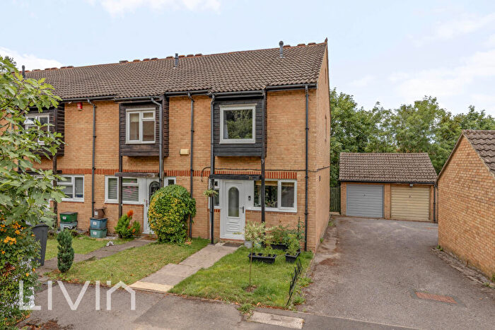 2 Bedroom House For Sale In Whitmead Close, South Croydon, Greater London, CR2
