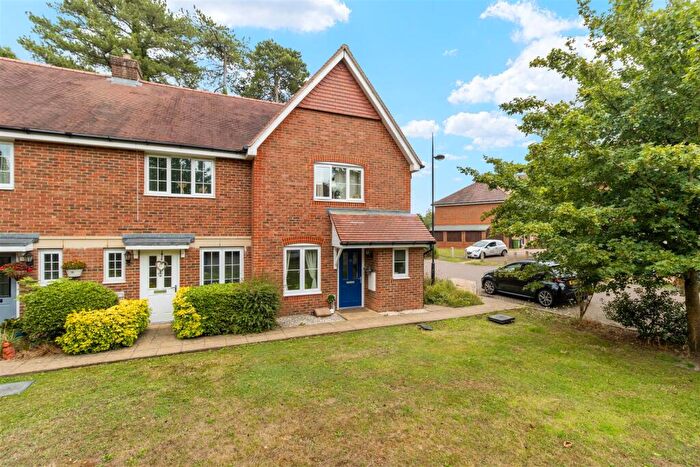 3 Bedroom End Of Terrace House For Sale In Akehurst Close, Hellingly, Hailsham, BN27