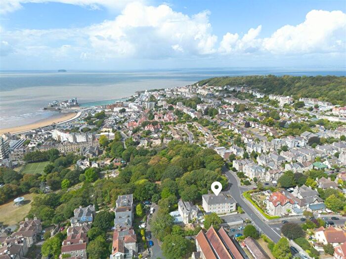 2 Bedroom Flat For Sale In Queens Road, Weston Hillside - Garage, BS23