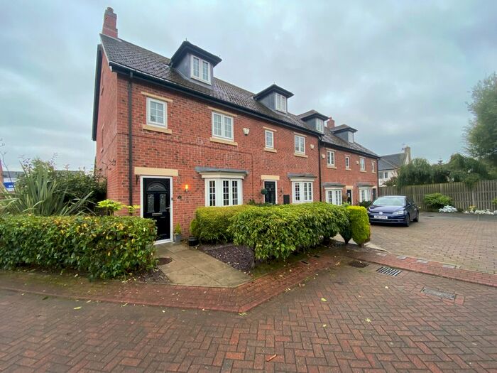 3 Bedroom Property To Rent In Brandon Close, Shadwell, Leeds, LS17