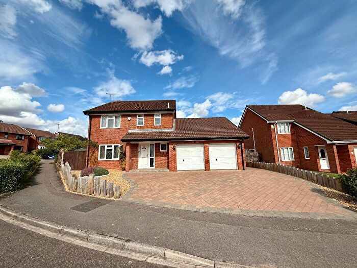 4 Bedroom Detached House For Sale In Catesby Green, Barton Hills, Luton, Bedfordshire, LU3
