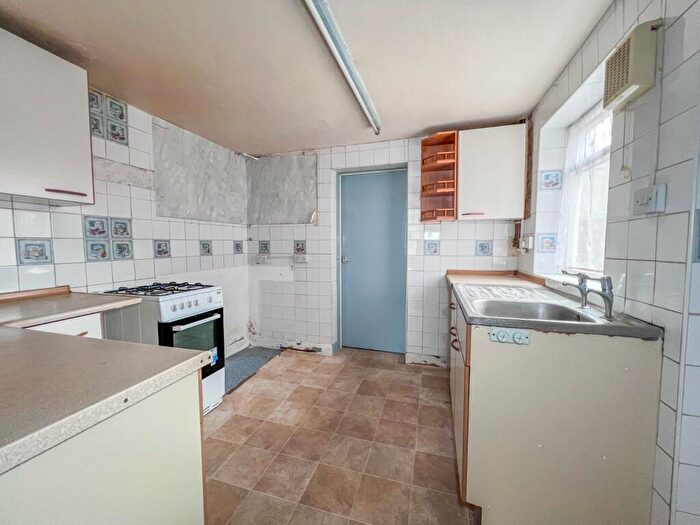 3 Bedroom Terraced House For Sale In Convamore Road, Grimsby, DN32