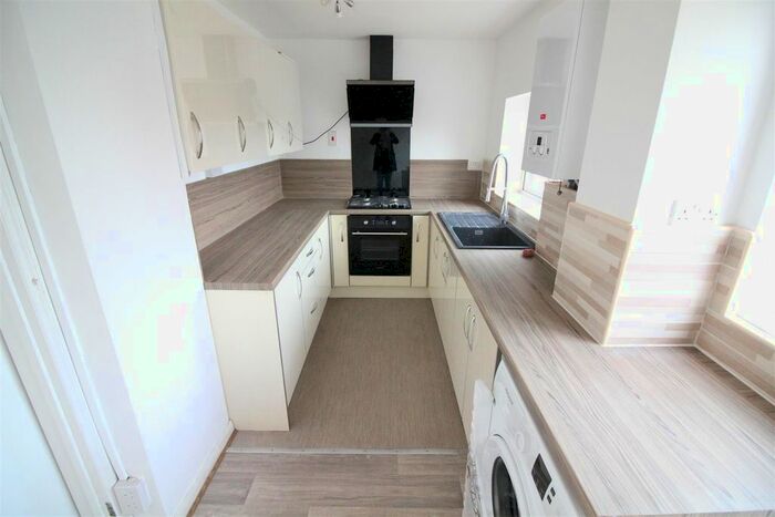 5 Bedroom Semi-Detached House To Rent In Kingshill Avenue, Hayes, UB4