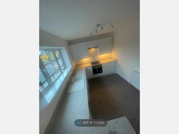 2 Bedroom Flat To Rent In Princes Court, Shoreham-By-Sea, BN43