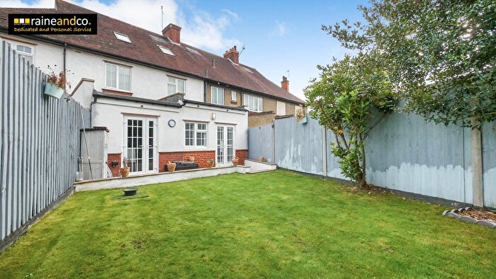 1 Bedroom Flat For Sale In St Albans Road East, Hatfield, AL10