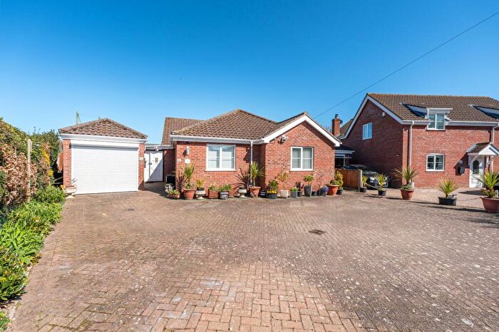 4 Bedroom Detached Bungalow For Sale In Mill Road, Potter Heigham, NR29