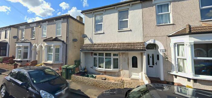 3 Bedroom Semi-Detached House To Rent In Queens Road, Welling, DA16