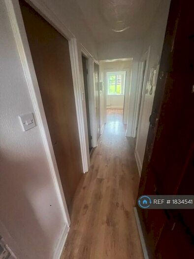2 Bedroom Flat To Rent In Redmires Court, Salford, M5