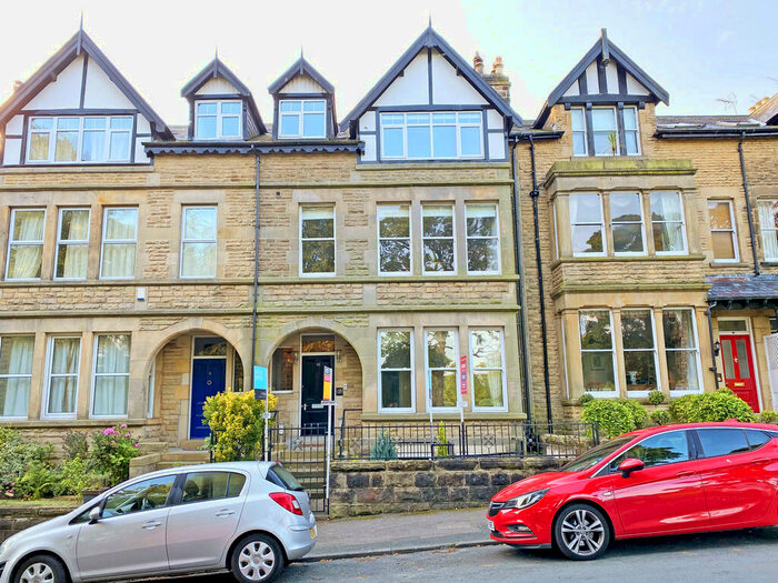 2 Bedroom Apartment To Rent In Harlow Moor Drive, Harrogate, HG2