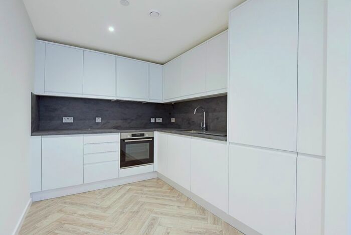 3 Bedroom Flat To Rent In Avenue Road, London, N6