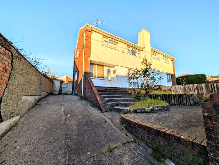 3 Bedroom Property To Rent In Parklands Road, Tonyrefail, Porth, CF39