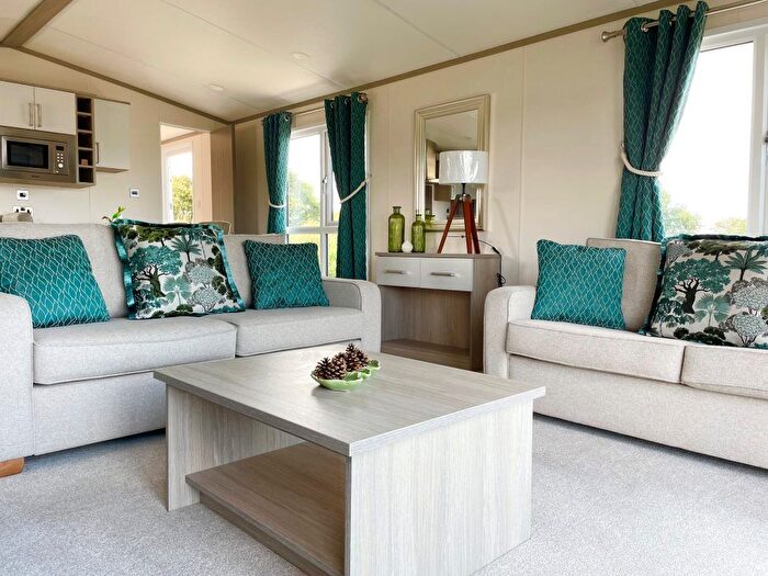 2 Bedroom Mobile/park Home For Sale In Corton, NR32
