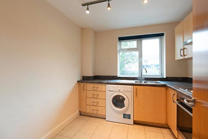 2 Bedroom Apartment To Rent In Moorland Close, Witney, OX28