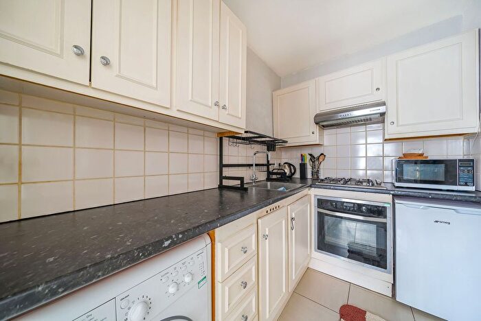 1 Bedroom Flat To Rent In Courtfield Road, South Kensington, London, SW7