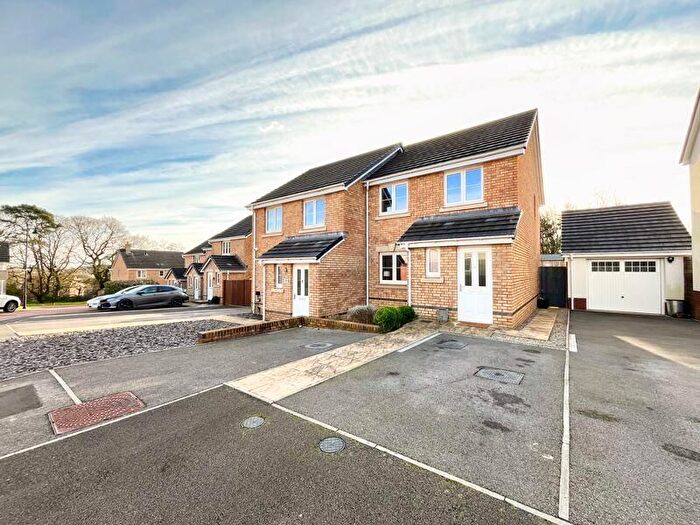 3 Bedroom Semi-Detached House To Rent In Clos Yr Eryr, Coity, Bridgend, CF35