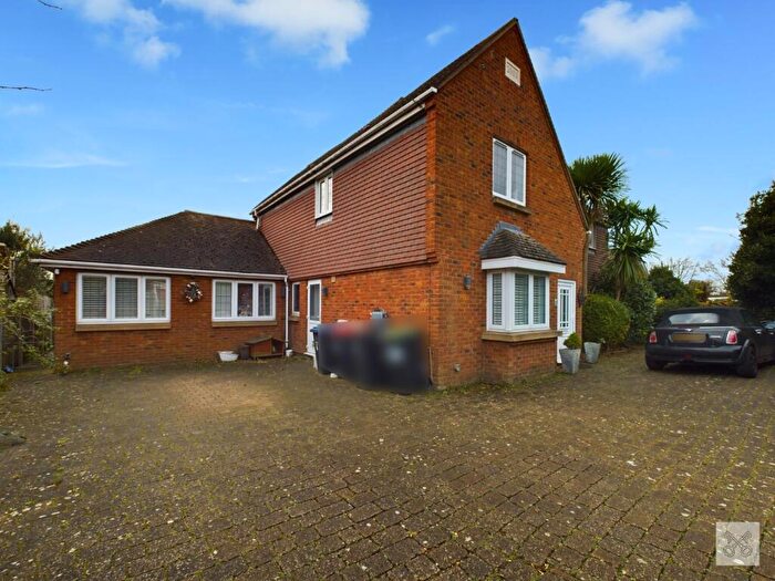 4 Bedroom Detached House For Sale In Durlock Avenue, Ramsgate, CT11