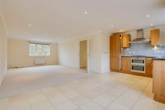 3 Bedroom Flat To Rent In Woodall Close, Middleton, Milton Keynes MK10