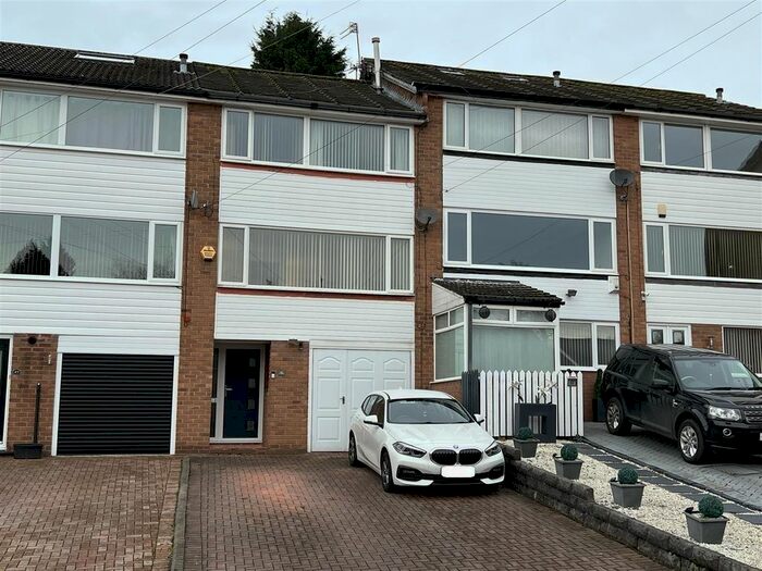 Houses for sale in Rufford Avenue, SK14, Greater Manchester