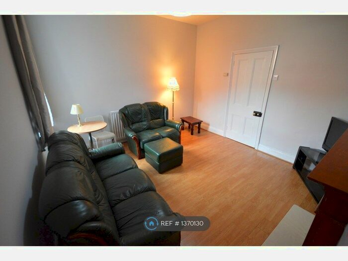 2 Bedroom Flat To Rent In Wingrove Avenue, Newcastle Upon Tyne, NE4
